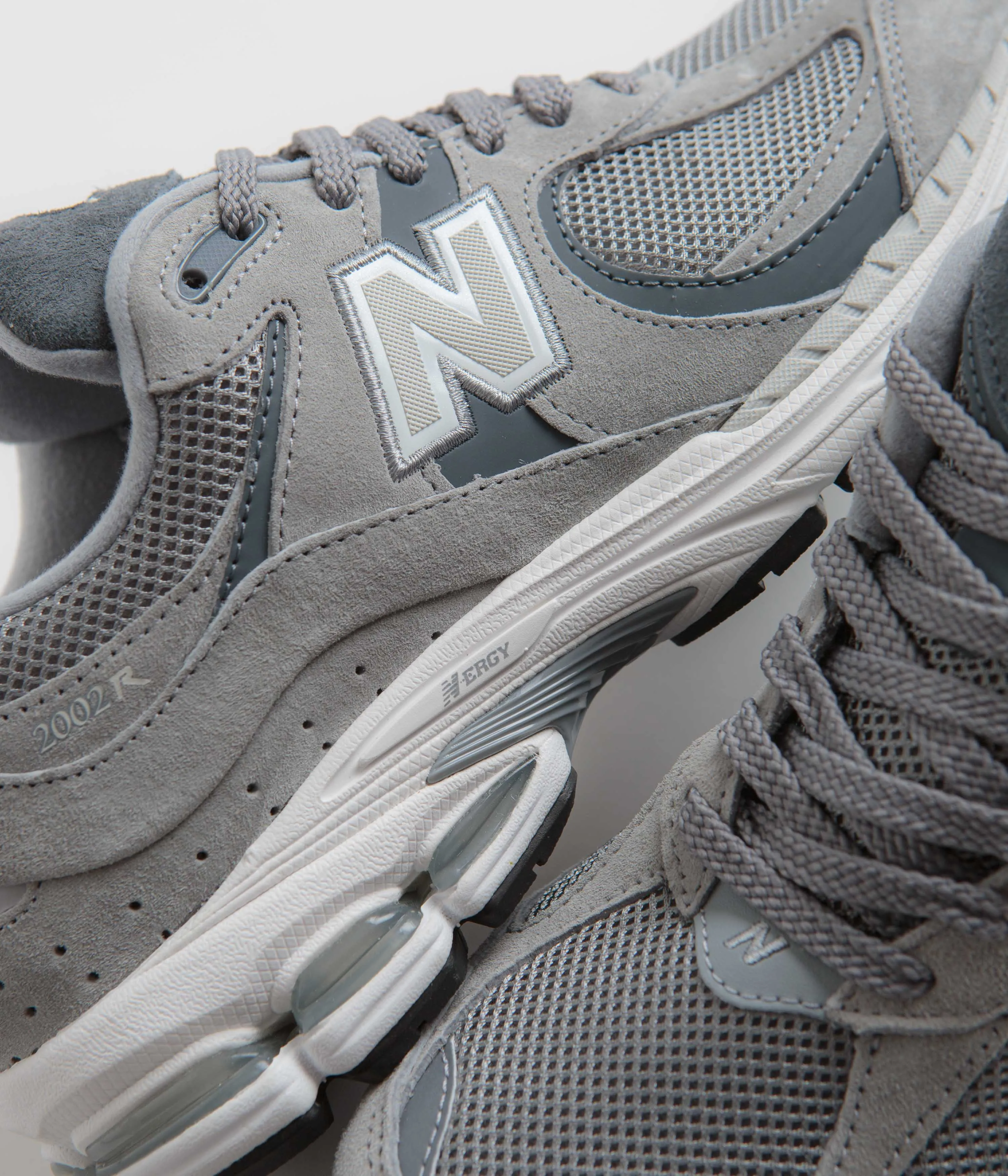 New Balance 2002R Shoes - Steel / Lead