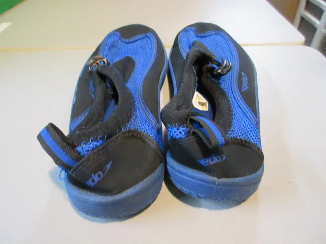 Used Speedo Water Shoes Size 4-5 Large